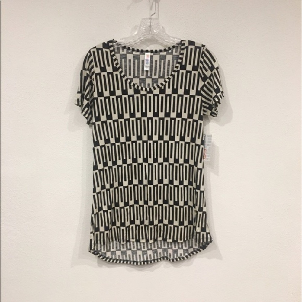 NWT LuLaRoe Geometric Classic Tee Size XS
